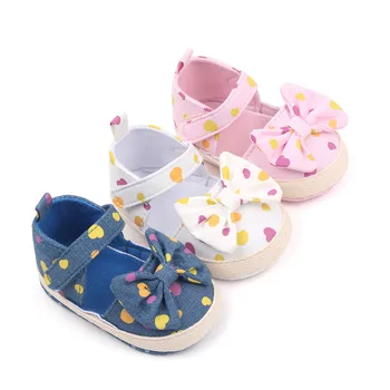 Обувки за малки момичета с лък и сърца, Мека Нескользящая Подметка, Първите количка За новородени, Пролетно-лятна детски Обувки Zapatos